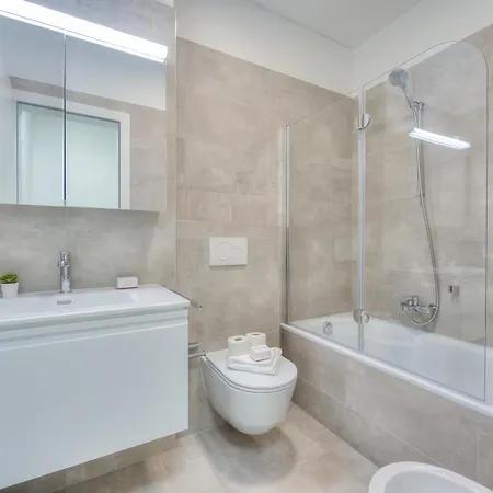 Quadrifoglio Apartment With Terrace - Happy Rentals Apartman