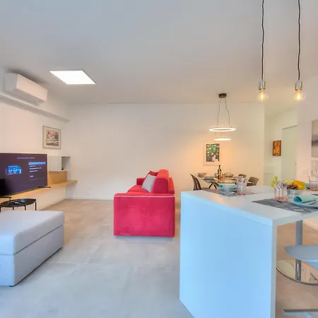 Apartman Quadrifoglio Apartment With Terrace - Happy Rentals *