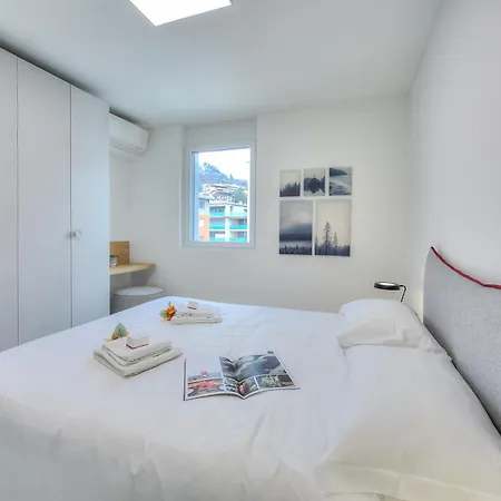 Quadrifoglio Apartment With Terrace - Happy Rentals Apartman