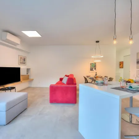 Quadrifoglio Apartment With Terrace - Happy Rentals Lugano